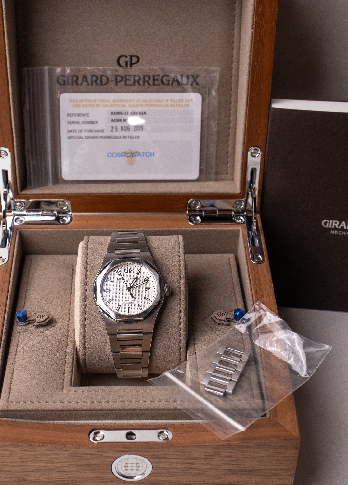 Girard-Perregaux Laureato 81005-11-131-11A