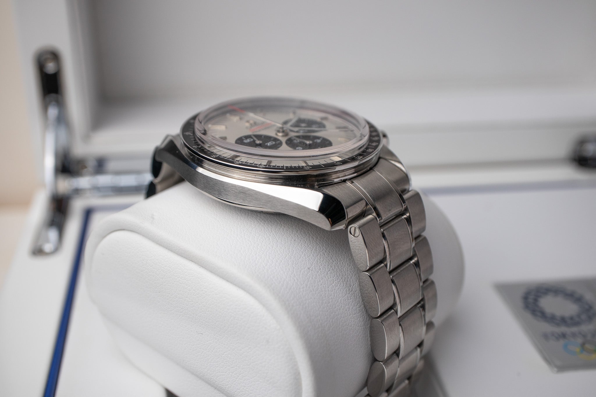 Omega Speedmaster Tokyo 2020 Panda 522.30.42.30.04.001