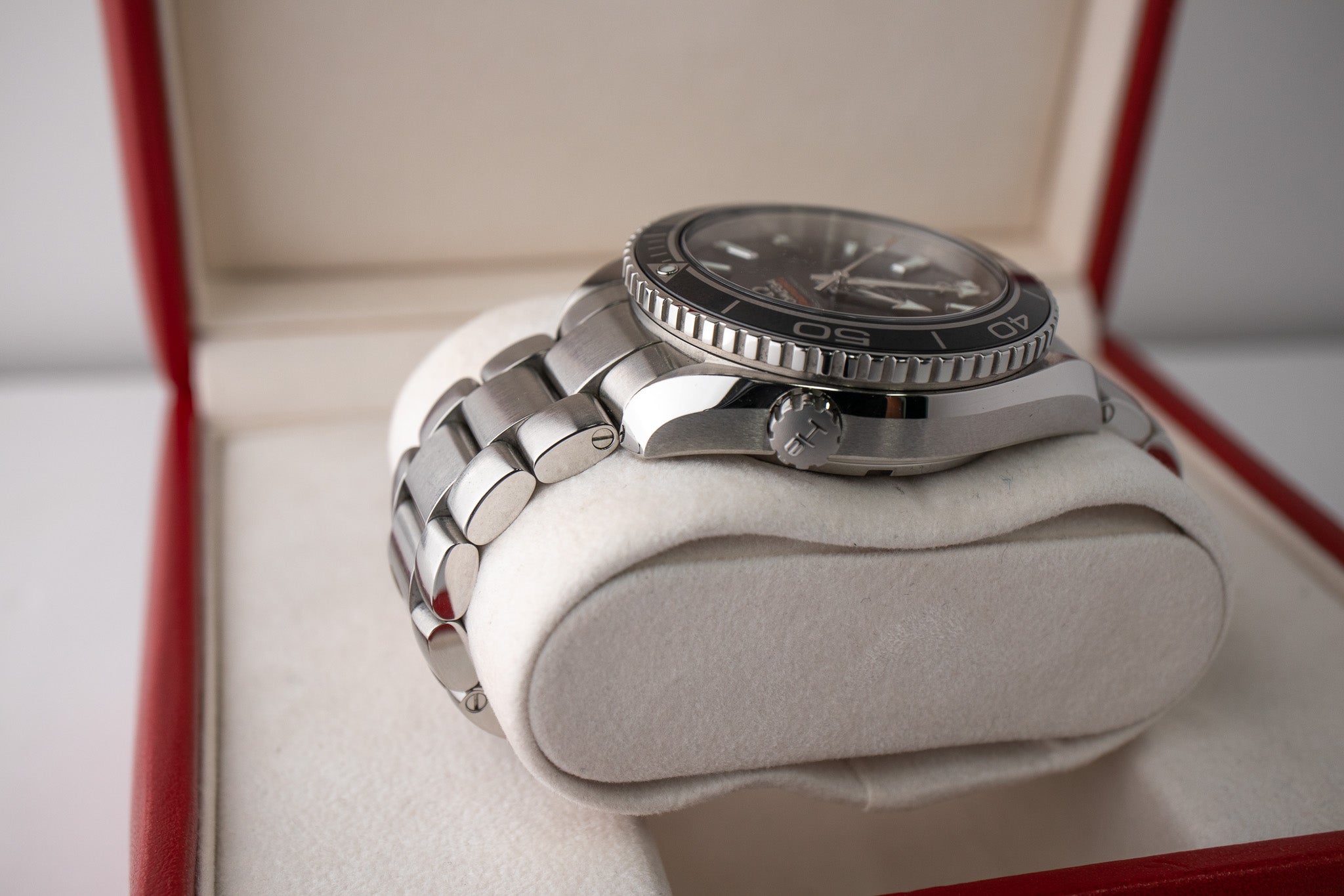 Omega Seamaster Planet Ocean 600M 42mm 232.30.42.21.01.001